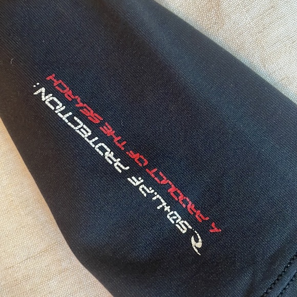 Ripcurl Black Rashguard - Picture 4 of 4